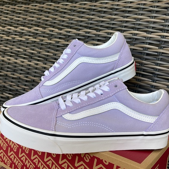 •Vans WMNS Old Skool Color Theory Purple Heath
VN0A5JMIZS0
Sneakers - Picture 8 of 16